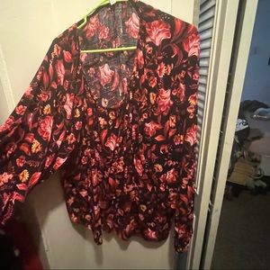 Floral shirt size 3x, fits like 4x